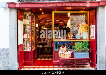 The very old Vineria Cozzi restaurant and wine bar founded in 1848. Città Alta - Upper city. Bergamo, Lombardy, Italy, Europe Stock Photo