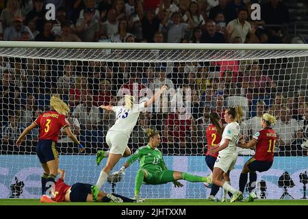 Brighton, UK. 20th July, 2022. Ella Toone of England Women (2r) scores her teams 1st goal. UEFA Women's Euro England 2022, quarter-final match, England women v Spain women at the Falmer Stadium in Brighton & Hove in Sussex on Wednesday 20th July 2022. this image may only be used for Editorial purposes. Editorial use only, license required for commercial use. No use in betting, games or a single club/league/player publications. pic by Steffan Bowen/Andrew Orchard sports photography/Alamy Live news Credit: Andrew Orchard sports photography/Alamy Live News Stock Photo