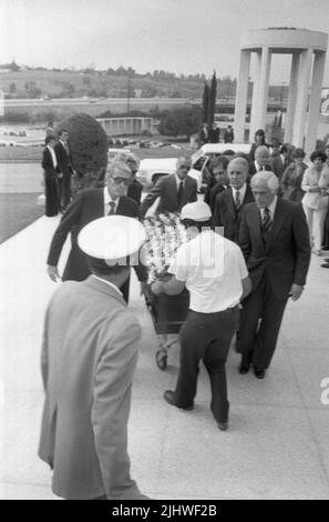 Gregory Peck at the Funeral for David Janssen on February 17, 1980 at ...