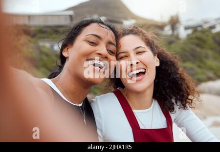 B.E.A.C.H. Best Escape Anyone Can Have. two friends taking a selfie at the beach. Stock Photo
