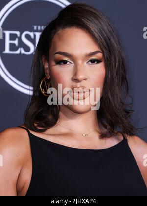 Hollywood, United States. 20th July, 2022. HOLLYWOOD, LOS ANGELES, CALIFORNIA, USA - JULY 20: Australian professional basketball player Liz Cambage arrives at the 2022 ESPY Awards held at the Dolby Theatre on July 20, 2022 in Hollywood, Los Angeles, California, United States. (Photo by Xavier Collin/Image Press Agency) Credit: Image Press Agency/Alamy Live News Stock Photo