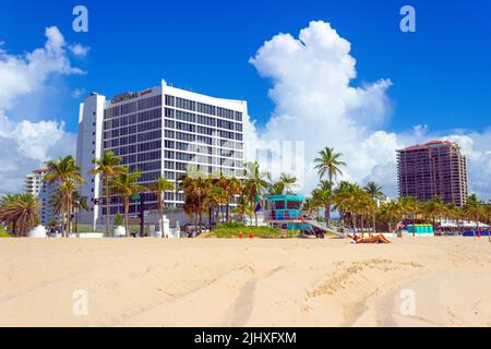 Courtyard by Marriott and Palm Trees on the Edge of Fort Lauderdale Beach Stock Photo