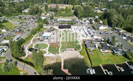 An aerial drone view of Lake Stevens Farmers market and many parked cars Stock Photo