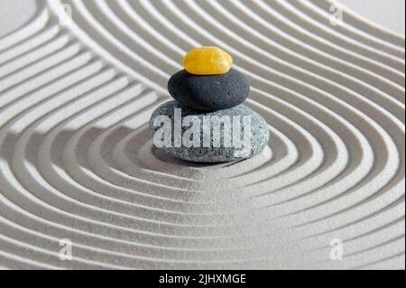 Japanischer Garten mit Sand und Stein Stock Photo Alamy