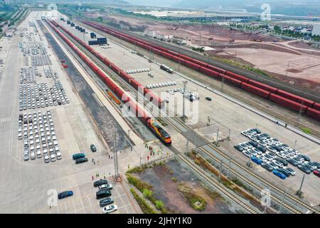 (220721) -- CHONGQING, July 21, 2022 (Xinhua) -- Aerial photo taken on July 21, 2022 shows a JSQ freight train of China Railway Special Cargo Logistics Co., Ltd. getting ready to leave Yuzui Station in southwest China's Chongqing.  A JSQ freight vehicle of China Railway Special Cargo Logistics Co., Ltd., loaded with 207 cars manufactured by Changan Automobile, left Yuzui Station in southwest China's Chongqing on Thursday for its first pilot run to Moscow, Russia.   Shipping time from Chongqing to Moscow will be reduced to 18 days using the China-Europe freight train service, compared to 35 day Stock Photo