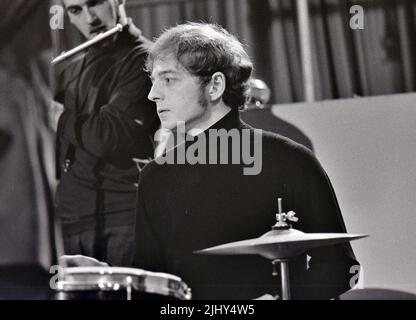 MANFRED MANN UK rock group on Ready, Steady,Go !  in 1966 with Mike Hugg Stock Photo