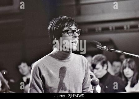 MANFRED MANN UK rock group i on Ready,Steady,Go ! n 1966 with Manfred on keyboards. Stock Photo