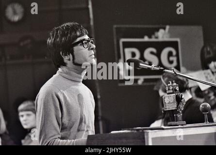 MANFRED MANN UK rock group i on Ready,Steady,Go ! n 1966 with Manfred on keyboards. Stock Photo