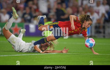 20 Jul 2022 - England v Spain - UEFA Women's Euro 2022 - Quarter Final - Brighton & Hove Community Stadium  England's Lauren Hemp is brought down my Spain's Ona Batlle during the match.  Picture Credit : © Mark Pain / Alamy Live News Stock Photo