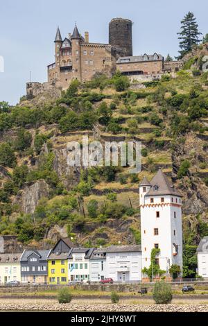 Katz Castle and St. Goarshausen, Rhineland-Palatinate, Germany Stock Photo