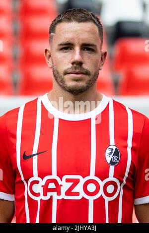 Freiburg, Germany. 20th July, 2022. Soccer, 1. Bundesliga, SC Freiburg, photo opportunity (in home jersey) for the 2022/23 season: Christian Günter. Credit: Tom Weller/dpa - IMPORTANT NOTE: In accordance with the requirements of the DFL Deutsche Fußball Liga and the DFB Deutscher Fußball-Bund, it is prohibited to use or have used photographs taken in the stadium and/or of the match in the form of sequence pictures and/or video-like photo series./dpa/Alamy Live News Stock Photo