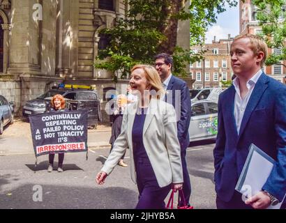 London, UK. 21st July, 2022. Liz Truss, Conservative Party leadership candidate and Foreign Secretary, walks past a protester holding an anti- badger cull policy banner as she arrives at Transport House for a hustings event. Credit: SOPA Images Limited/Alamy Live News Stock Photo