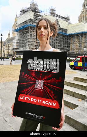 21st July 2022. London, UK. Activists from the Humane League called on the Government to 'Make Cages History!' 200 years have passed since the UK's first animal welfare law and yet laying hens remain in cages. Credit: michael melia/Alamy Live News Stock Photo