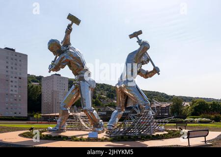 Stainless steel art sculptures called 'Shipbuilders of Port Glasgow' by John McKenna in Coronation Park, Port Glasgow depicting workmen Stock Photo