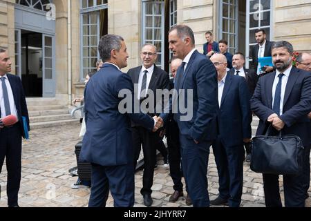 Paris, France. 21st July, 2022. President of the Corsica region Gilles Simeoni shake hands with French Minister of Interior Gerald Darmanin leaves after the strategic committee on the future of the French Mediterranean island of Corsica in Paris on July 21, 2022. Photo by Raphael Lafargue/ABACAPRESS.COM Credit: Abaca Press/Alamy Live News Stock Photo