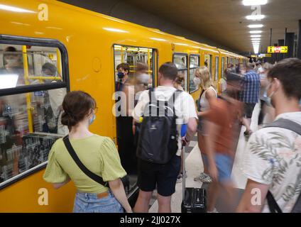 Berlin, Germany. 21st July, 2022. Passengers wearing face masks are seen at a subway station in Berlin, Germany, on July 21, 2022. Germany registered 136,624 new COVID-19 infections on Thursday, bringing the total count to over 30 million cases. Thursday's figure was around 16,000 less than a week ago, the Robert Koch Institute has said. Credit: Stefan Zeitz/Xinhua/Alamy Live News Stock Photo