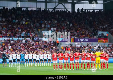 London, UK. 21st July, 2022. London, England, July 21th 2022: A minute of silence in honor of Uwe Seeler (former german player) during the UEFA Womens Euro 2022 quarter-final football match between Germany and Austria at Brentford Community Stadium in London, England. (Daniela Porcelli /SPP) Credit: SPP Sport Press Photo. /Alamy Live News Stock Photo