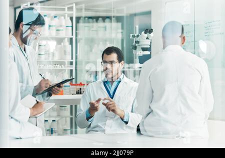 Science promotes great discovery and learning. a group of scientists working together in a lab. Stock Photo