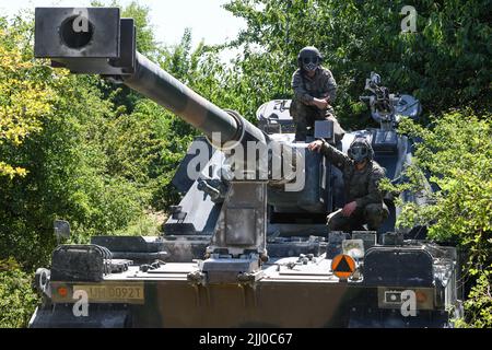 Grafenwoehr, Germany. 20th July, 2022. Polish army soldiers with 2nd Battalion, 5th Artillery Brigade maneuver a AHS Krab 155mm self-propelled howitzers during exercise Dynamic Front 22 at the Grafenwoehr Training Area, July 20, 2022 in Grafenwoehr, Germany. Credit: Markus Rauchenberger/US Army Photo/Alamy Live News Stock Photo