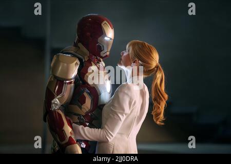 IRON MAN 3, 2013, ROBERT DOWNEY JR., GWYNETH PALTROW Stock Photo