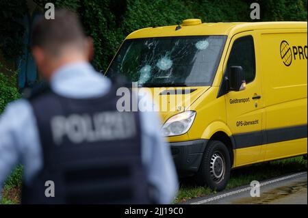 Cologne, Germany. 22nd July, 2022. Bullet holes can be seen on the windshield of an armored car after a robbery. Several masked men attacked and shot at an armored truck in Cologne. Credit: Henning Kaiser/dpa/Alamy Live News Stock Photo