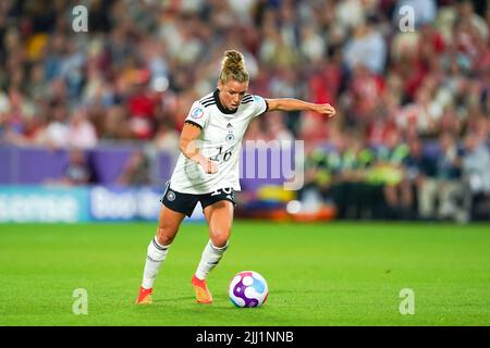 London, UK. 21st July, 2022. London, England, July 21th 2022: Linda Dallmann (16 Germany) shoots the ball during the UEFA Womens Euro 2022 quarter-final football match between Germany and Austria at Brentford Community Stadium in London, England. (Daniela Porcelli /SPP) Credit: SPP Sport Press Photo. /Alamy Live News