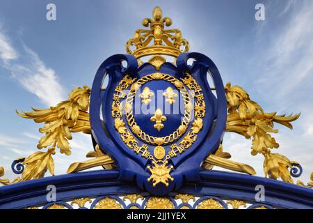 Three golden fleurs-de-lis, emblem of the Kings of France - Hôtel national des Invalides - Paris Stock Photo