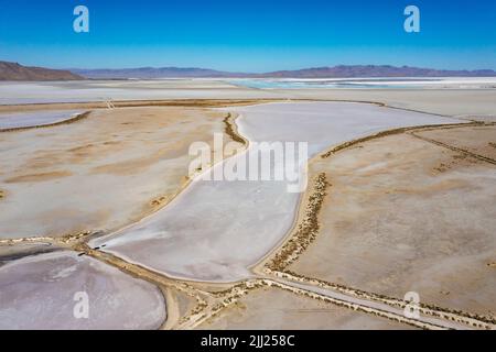 Grantsville, Utah - The Morton Salt facility, where salt is produced by impounding brine in shallow evaporation ponds at the edge of Great Salt Lake. Stock Photo