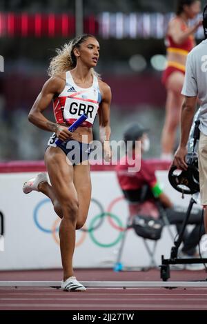 Laviai Nielsen participating in the 4x400 meter relay at the 2020 Tokyo Olympics. Stock Photo