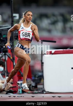 Laviai Nielsen participating in the 4x400 meter relay at the 2020 Tokyo Olympics. Stock Photo