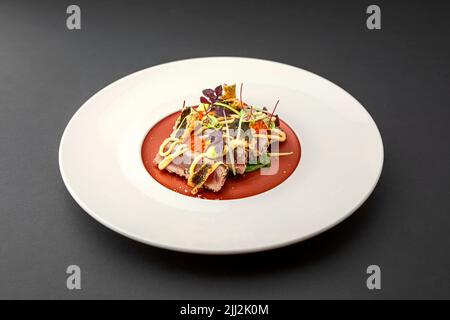 grilled tuna with salat, vegetables and sesame seeds Stock Photo