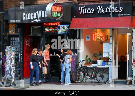 Clockwork Bar, 21 Essex St; Taco Recipes, 23 Essex St, New York, NY. Gen Z zoomers, and millenials outside a bar in Manhattan's Lower East Side. Stock Photo