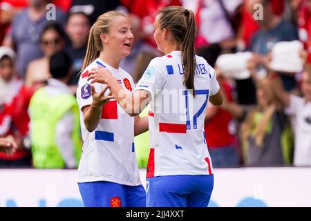 SHEFFIELD, UNITED KINGDOM - JULY 17: Lynn Wilms of the Netherlands and Romee Leuchter of the Netherlands during the Group C - UEFA Women's EURO 2022 match between Switzerland and Netherlands at Bramall Lane on July 17, 2022 in Sheffield, United Kingdom (Photo by Joris Verwijst/Orange Pictures) Stock Photo
