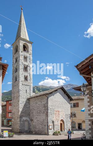 the Church of San Vitale with it's beautiful chuch clock bell tower, in the town centre, Bormio, SO, Valtellina, Italy Stock Photo