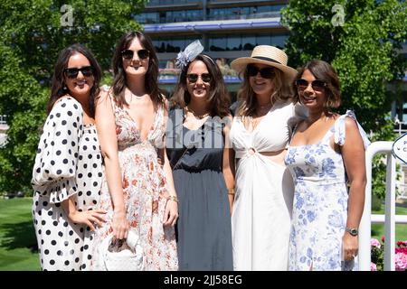 Ascot, Berkshire, UK. 23rd July, 2022. Racegoers arriving at Ascot Racecourse for the QIPCO King George Diamond Day horse racing. Credit: Maureen McLean/Alamy Live News Stock Photo