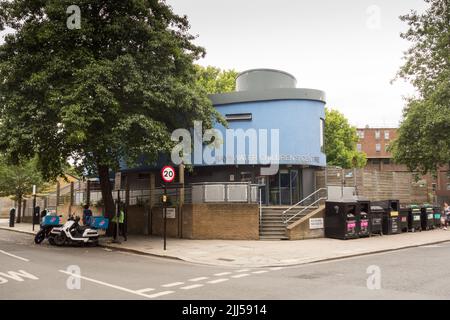 Entrance to Bayswater Children's Centre, Shrewsbury Road, London, W5, England, UK Stock Photo