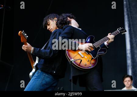 Sheffield, UK. 23rd July, 2022. Josh Jenkinson lead guitarist of Inhaler and Elijah Hewson lead singer and guitarist of Inhaler in Sheffield, United Kingdom on 7/23/2022. (Photo by Ben Early/News Images/Sipa USA) Credit: Sipa USA/Alamy Live News Stock Photo