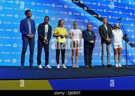 Krakow, Poland. 23rd July, 2022. Sergiy Stakhovsky, Andriy Shevchenko, Elina Svitolina, Agnieszka Radwanska, Martyn Pawelski, Iga Swiatek during Iga Swiatek and Friends for Ukraine charity match on July 23, 2022 in Krakow, Poland. (Photo by Krzysztof Porebski/PressFocus/Sipa USA)France OUT, Poland OUT Credit: Sipa USA/Alamy Live News Stock Photo