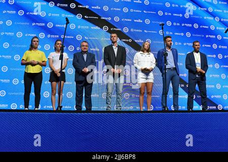 Krakow, Poland. 23rd July, 2022. Elina Svitolina, Agnieszka Radwanska, Martyn Pawelski, Iga Swiatek, Sergiy Stakhovsky, Andriy Shevchenko during Iga Swiatek and Friends for Ukraine charity match on July 23, 2022 in Krakow, Poland. (Photo by Krzysztof Porebski/PressFocus/Sipa USA)France OUT, Poland OUT Credit: Sipa USA/Alamy Live News Stock Photo