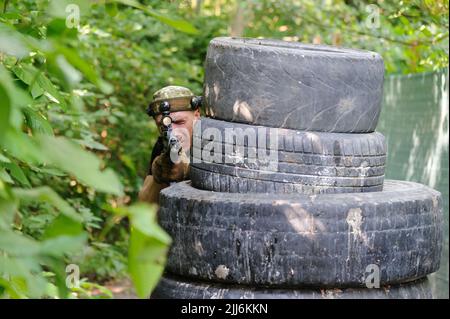 Lviv, Ukraine. 23rd July, 2022. Ukrainian civilian uses a laser tag weapon during the tactical training to learn military skills at a paintball club amid the Russian invasion. Russia invaded Ukraine on 24 February 2022, triggering the largest military attack in Europe since World War II. (Photo by Mykola Tys/SOPA Images/Sipa USA) Credit: Sipa USA/Alamy Live News Stock Photo