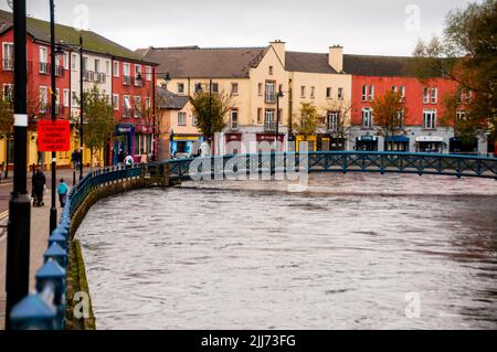 Pedestrian walkways along the Rockwood Parade on The River Garavogue in Sligo, northwest Ireland. Stock Photo