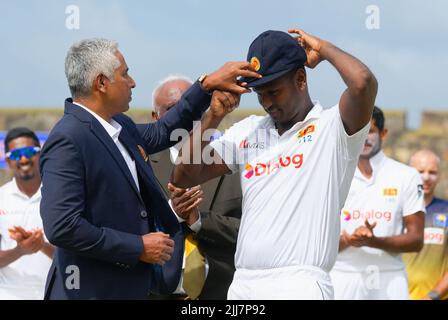 Galle, Sri Lanka. 24th July, 2022. Sri Lanka's Angelo Mathews receives his 100th cap from former Sri Lankan cricketer Chaminda Vaas (L)during the 1st day of the 2nd test cricket match between Sri Lanka vs Pakistan at the Galle International Cricket Stadium in Galle on 24th July, 2022. Viraj Kothalwala/Alamy Live News Stock Photo