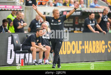 Dresden, Germany. 23rd July, 2022. Soccer: 3rd league, SG Dynamo Dresden - TSV  1860 Munich, Matchday 1, Rudolf Harbig Stadium. Dynamo's Kevin Ehlers  (l-r), Tim Knipping and Dennis Borkowski emotional. Credit: Robert