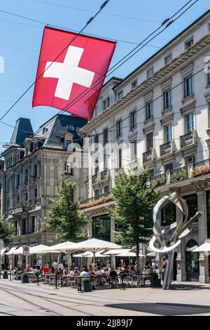 Paradeplatz Zürich, Bahnhofstrasse, Confiserie Sprüngli, Schweizer Flagge, Schweiz Stock Photo