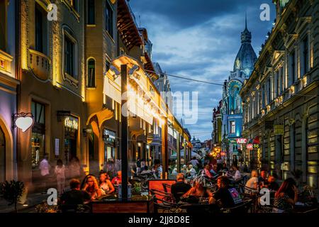 The most famous pedestrian street in Oradea, full of restaurants and tourists. Photo taken on 16th July 2022 on Republici street, Oradea, Bihor County Stock Photo