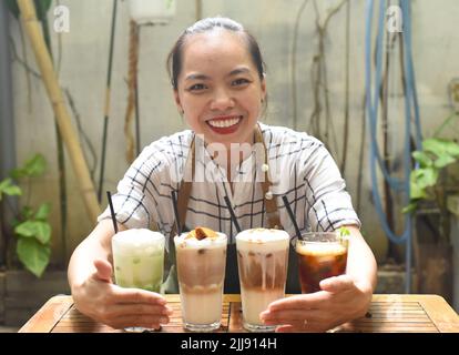 Asian woman waitress prepared beverages to serve in a coffee shop Stock Photo