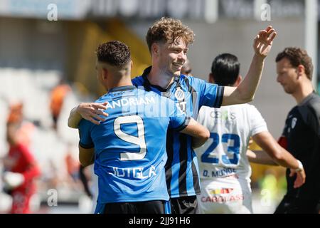 Anderlecht's Kristoffer Olsson and Club's Noa Lang fight for the ball  during a soccer match between RSC Anderlecht and Club Brugge KV, Sunday 03  Octob Stock Photo - Alamy