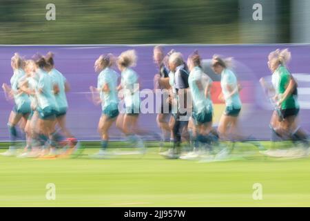 London, UK. 24th July, 2022. Soccer: national team, women, EM 2022, training: Germany's players warm up. (Wipe effect due to long exposure) Credit: Sebastian Gollnow/dpa - IMPORTANT NOTE: In accordance with the requirements of the DFL Deutsche Fußball Liga and the DFB Deutscher Fußball-Bund, it is prohibited to use or have used photographs taken in the stadium and/or of the match in the form of sequence pictures and/or video-like photo series./dpa/Alamy Live News Stock Photo