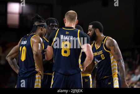 Edmonton, Alberta, Canada. 23rd July, 2022. The Edmonton stinger discuss there game plan during a regular season Cebl match up where the Edmonton Stingers hosted the Guelph Nighthawks at Edmonton Expo Centre in Edmonton, Alberta. (Credit Image: © Matthew Helfrich/ZUMA Press Wire) Stock Photo