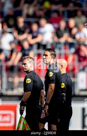 ALKMAAR, NETHERLANDS - JULY 24: referee Clay Ruperti during the Preseason Friendly match between AZ and Bologna at AFAS Stadion on July 24, 2022 in Alkmaar, Netherlands (Photo by Patrick Goosen/Orange Pictures) Stock Photo